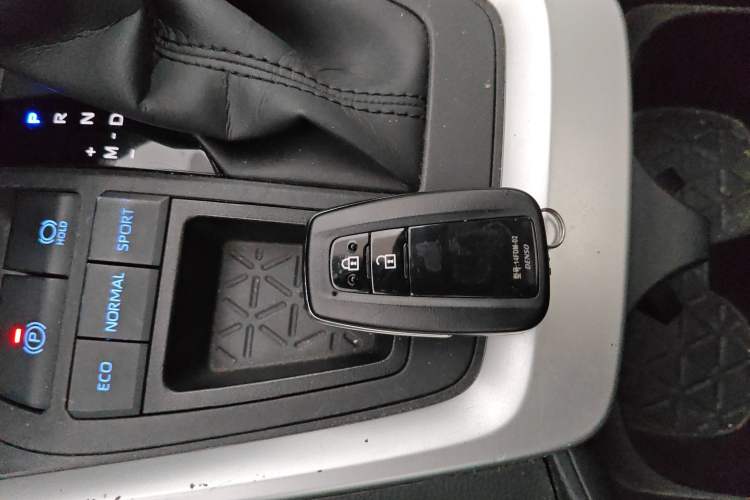 Used Toyota RAV4 2021 2.0L CVT Two-Wheel Drive Fashion Edition Interior 1