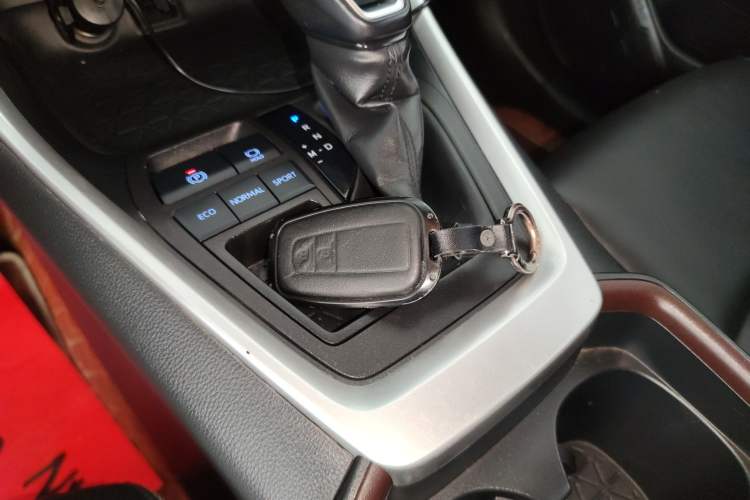 Used Toyota RAV4 2021 2.0L CVT Two-Wheel Drive Fashion PLUS Edition Interior 1