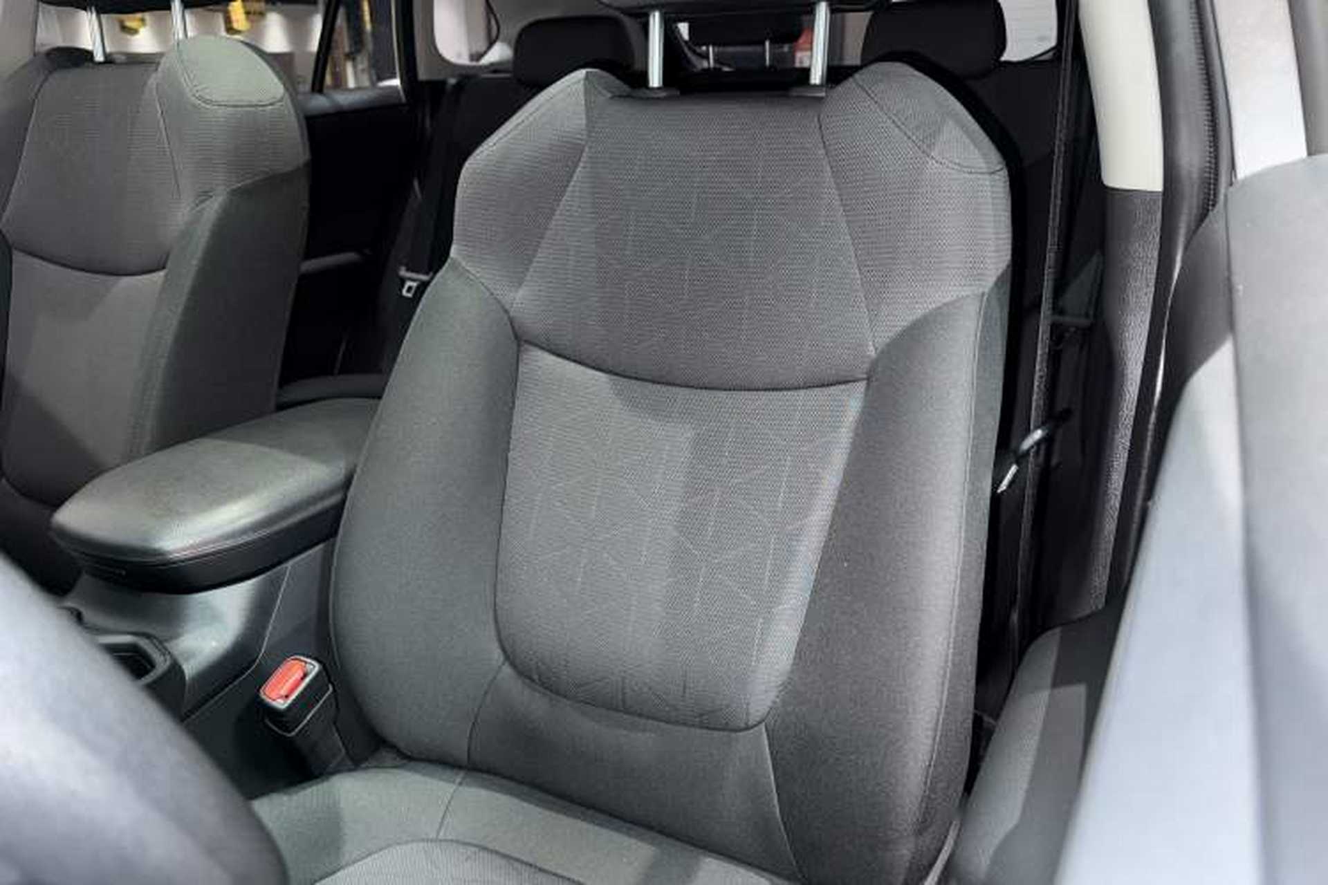 Used Toyota RAV4 2021 2.0L CVT Two-Wheel Drive Fashion Edition Interior 10