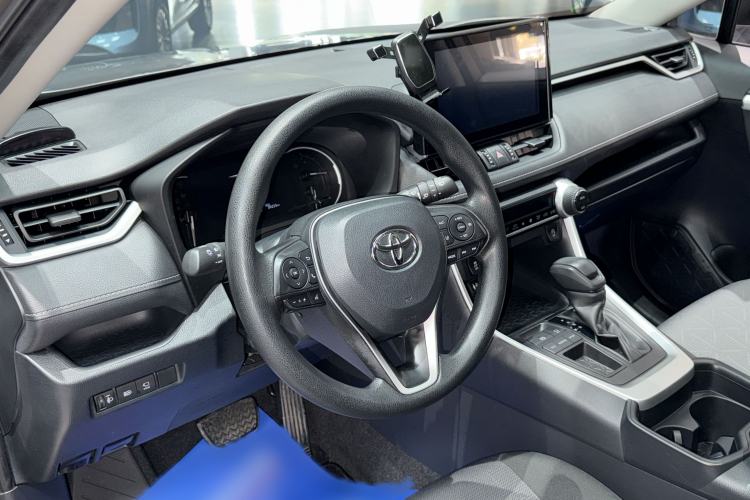 Used Toyota RAV4 2021 2.0L CVT Two-Wheel Drive Fashion Edition Interior 3