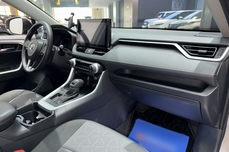 Used Toyota RAV4 2021 2.0L CVT Two-Wheel Drive Fashion Edition Interior 6