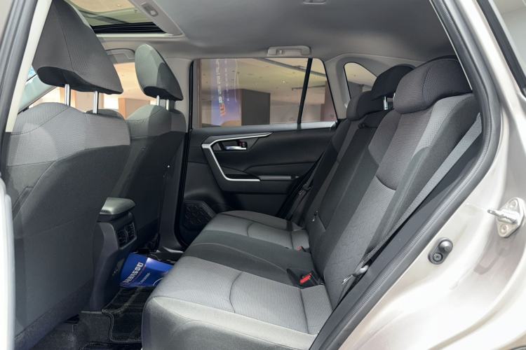 Used Toyota RAV4 2021 2.0L CVT Two-Wheel Drive Fashion Edition Interior 8