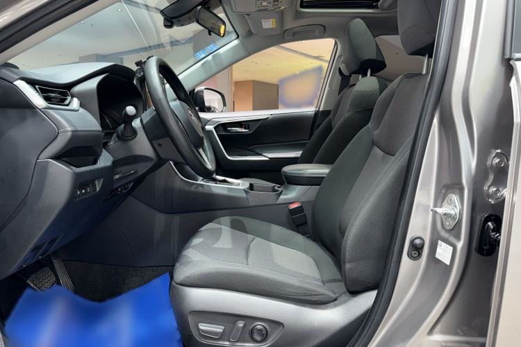 Used Toyota RAV4 2021 2.0L CVT Two-Wheel Drive Fashion Edition Interior 9