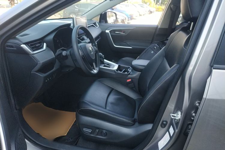 Used Toyota RAV4 2021 2.0L CVT Two-Wheel Drive Fashion Edition Left Front Seat