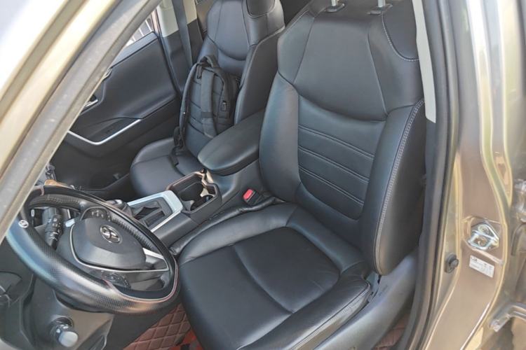 Used Toyota RAV4 2021 2.0L CVT Two-Wheel Drive Prestige Edition Left Front Seat
