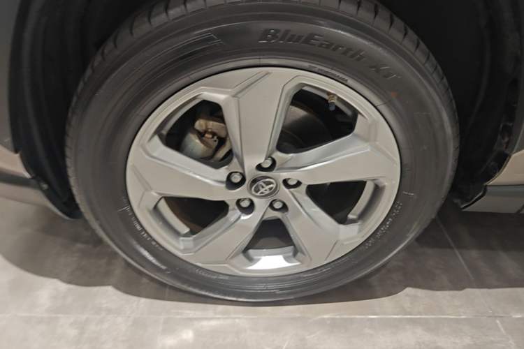 Used Toyota RAV4 2021 2.0L CVT Two-Wheel Drive Fashion Edition Left Front Wheel Hub