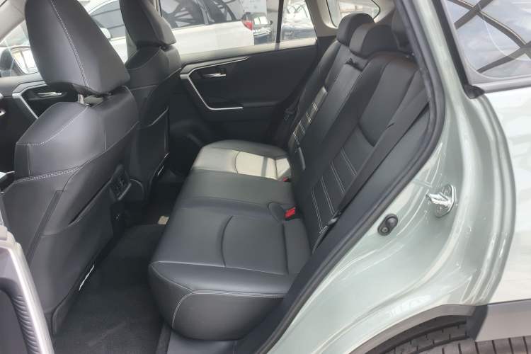 Used Toyota RAV4 2021 2.0L CVT Four-Wheel Drive Premium Edition Left Rear Seat