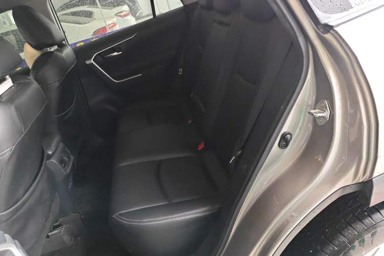 Used Toyota RAV4 2021 2.0L CVT Two-Wheel Drive Fashion Edition Left Rear Seat