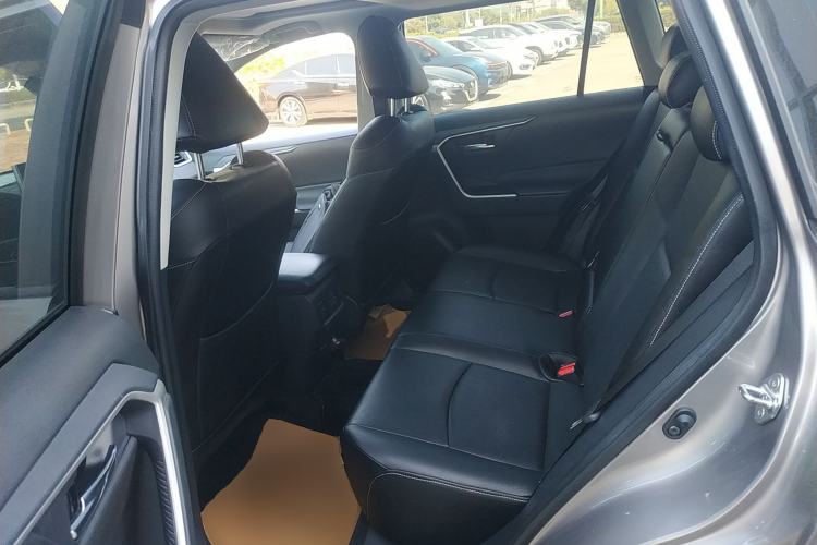 Used Toyota RAV4 2021 2.0L CVT Two-Wheel Drive Fashion Edition Left Rear Seat