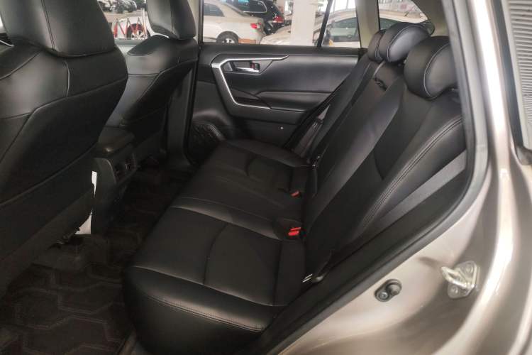 Used Toyota RAV4 2021 2.0L CVT Two-Wheel Drive Fashion Edition Left Rear Seat