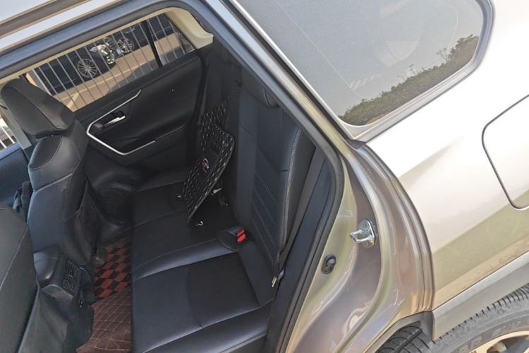 Used Toyota RAV4 2021 2.0L CVT Two-Wheel Drive Prestige Edition Left Rear Seat