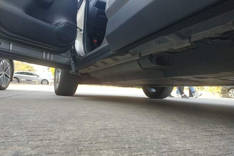 Used Toyota RAV4 2021 2.0L CVT Two-Wheel Drive Fashion Edition Left Side Sill