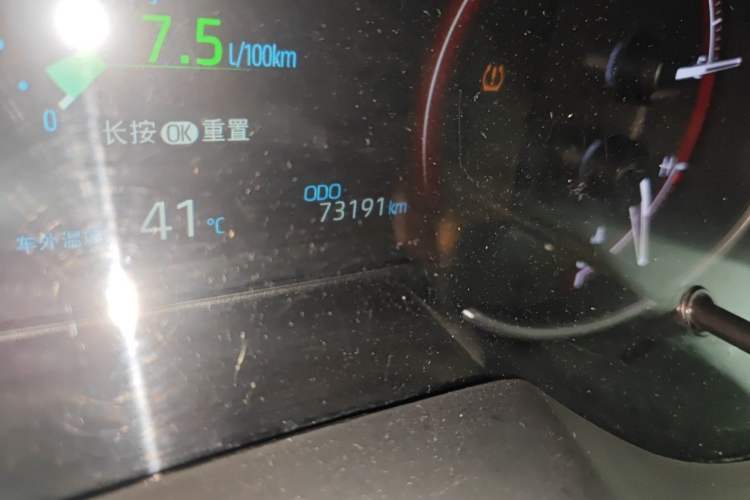 Used Toyota RAV4 2021 2.0L CVT Two-Wheel Drive Fashion Edition Odometer Close Up