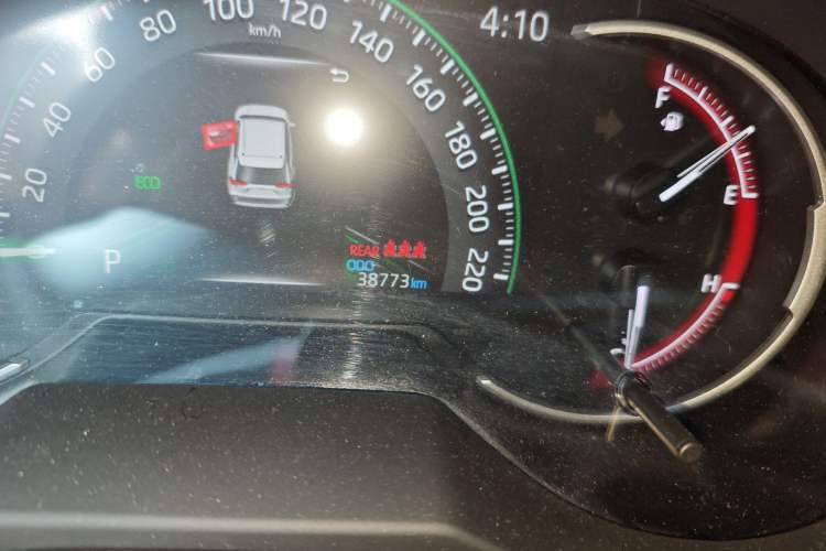 Used Toyota RAV4 2021 2.0L CVT Two-Wheel Drive Fashion Edition Odometer Close Up
