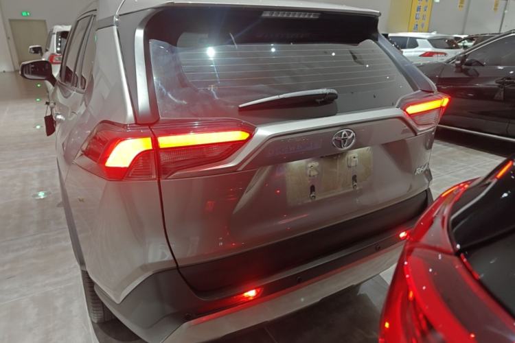 Used Toyota RAV4 2021 2.0L CVT Two-Wheel Drive Fashion Edition Rear