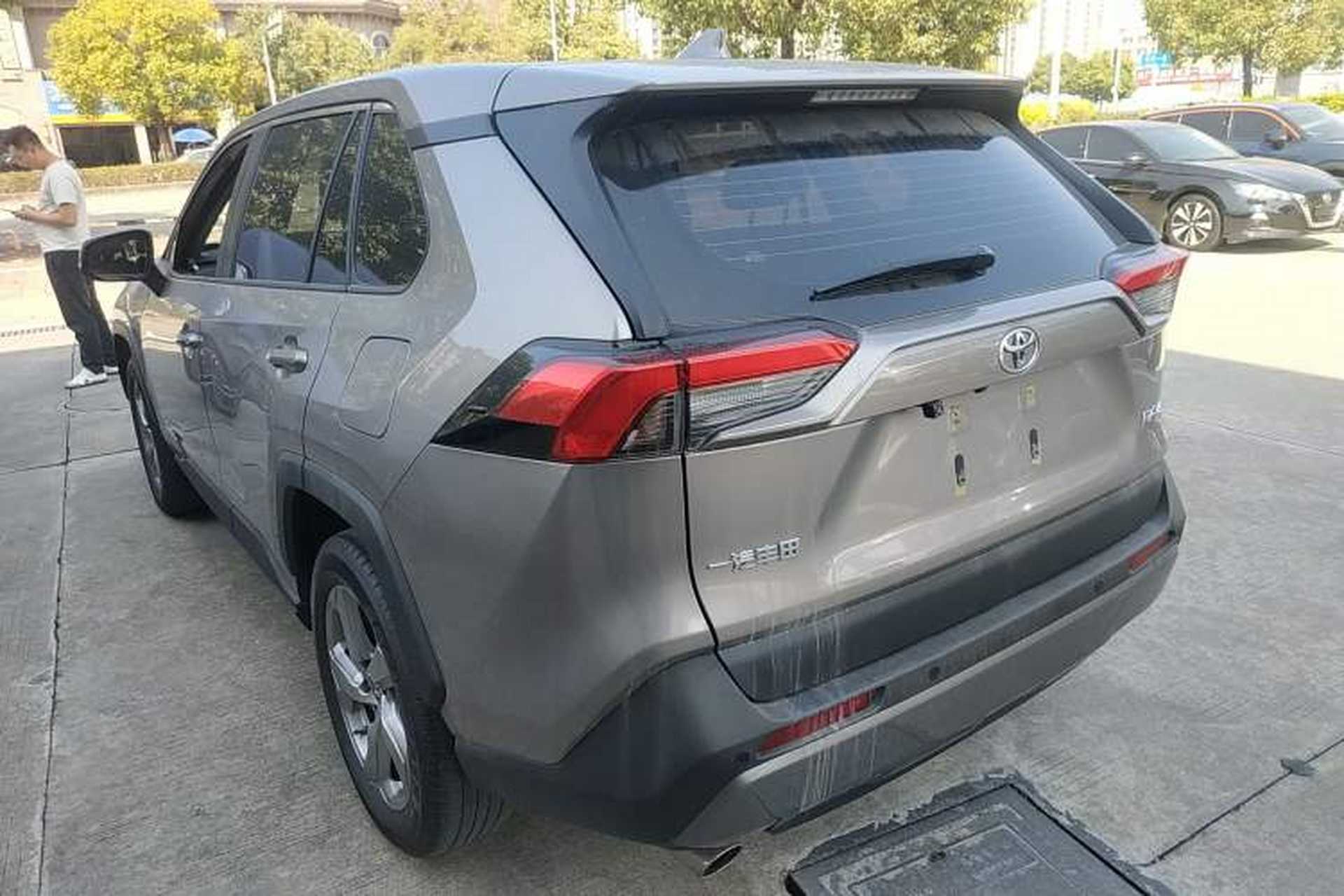Used Toyota RAV4 2021 2.0L CVT Two-Wheel Drive Fashion Edition Rear Left 45 Deg