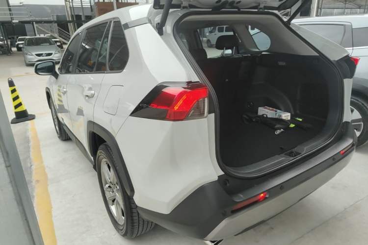 Used Toyota RAV4 2021 2.0L CVT Two-Wheel Drive Fashion Edition Rear Left 45 Deg