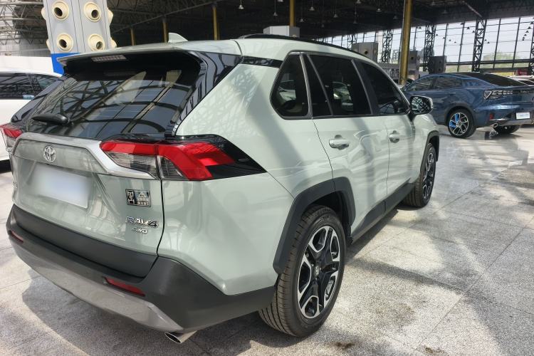 Used Toyota RAV4 2021 2.0L CVT Four-Wheel Drive Premium Edition Rear Right 45 Deg