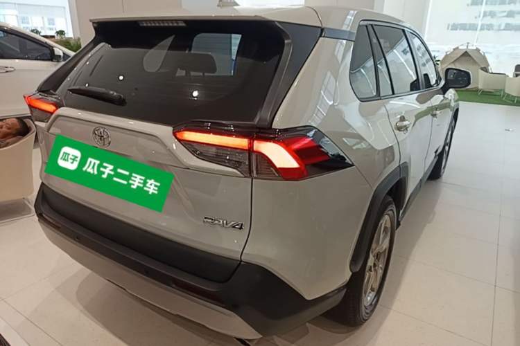 Used Toyota RAV4 2021 2.0L CVT Two-Wheel Drive Fashion PLUS Edition Rear Right 45 Deg