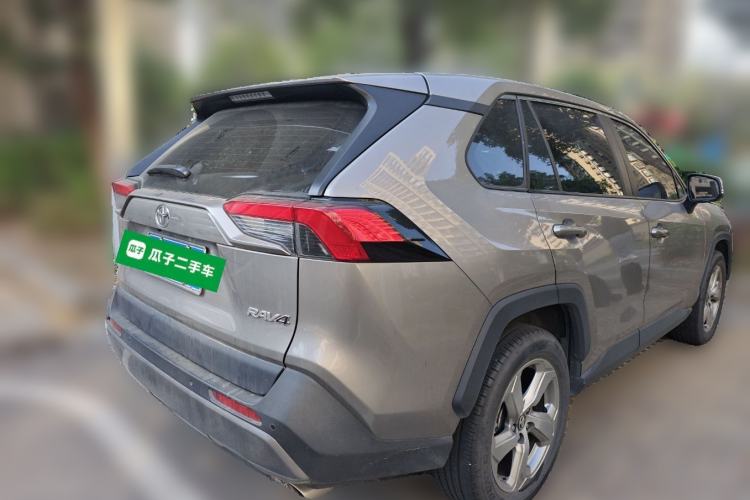 Used Toyota RAV4 2021 2.0L CVT Two-Wheel Drive Fashion Edition Rear Right 45 Deg