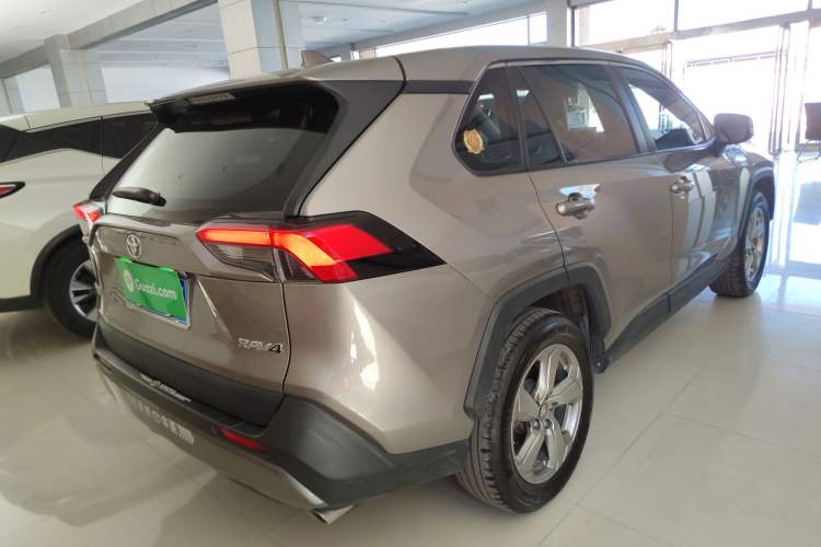Used Toyota RAV4 2021 2.0L CVT Two-Wheel Drive Fashion PLUS Edition Rear Right 45 Deg