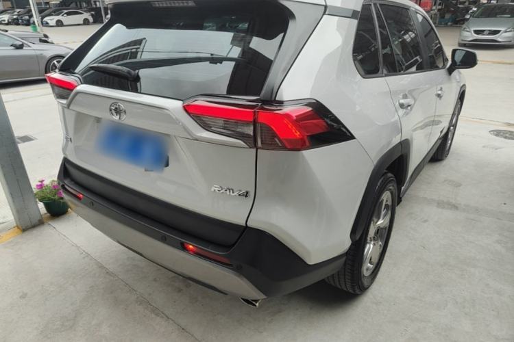 Used Toyota RAV4 2021 2.0L CVT Two-Wheel Drive Fashion Edition Rear Right 45 Deg