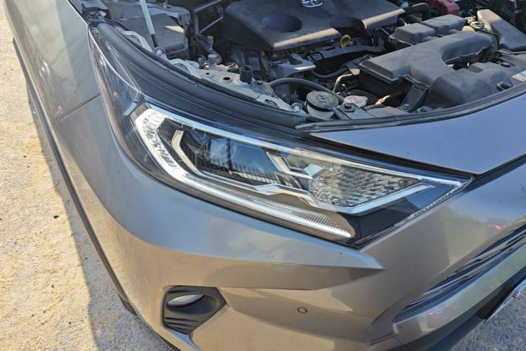 Used Toyota RAV4 2021 2.0L CVT Two-Wheel Drive Prestige Edition Right Front Headlight