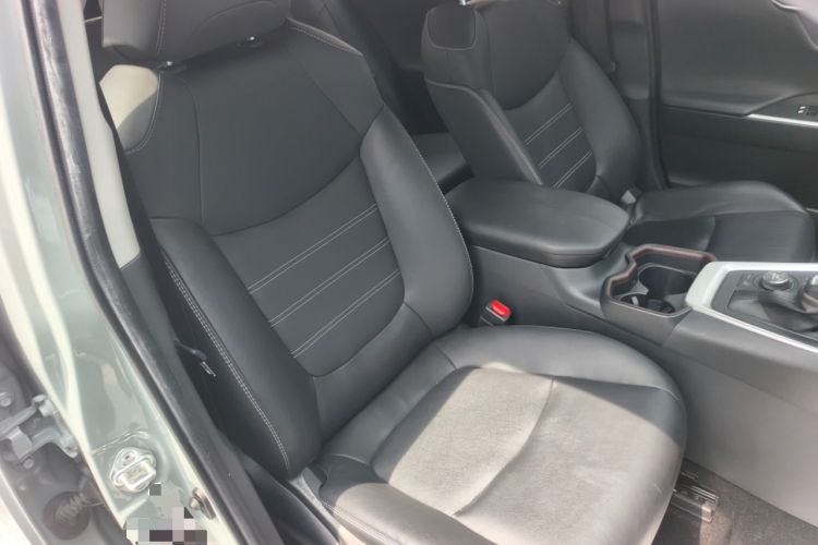 Used Toyota RAV4 2021 2.0L CVT Four-Wheel Drive Premium Edition Right Front Seat