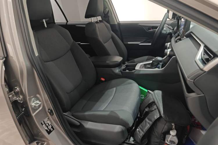 Used Toyota RAV4 2021 2.0L CVT Two-Wheel Drive Fashion Edition Right Front Seat