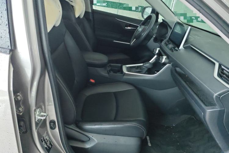 Used Toyota RAV4 2021 2.0L CVT Two-Wheel Drive Fashion Edition Right Front Seat
