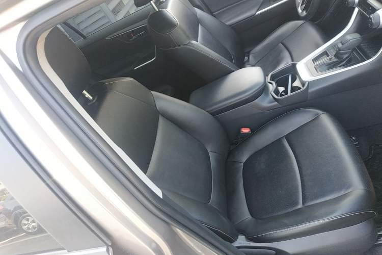 Used Toyota RAV4 2021 2.0L CVT Two-Wheel Drive Fashion Edition Right Front Seat