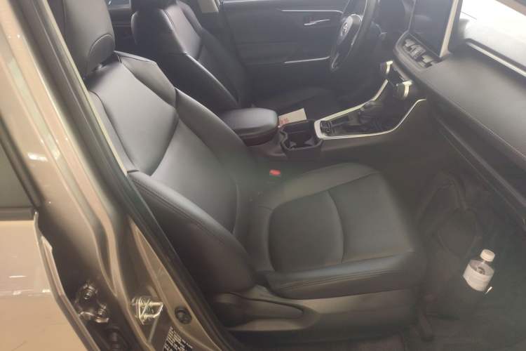 Used Toyota RAV4 2021 2.0L CVT Two-Wheel Drive Fashion Edition Right Front Seat