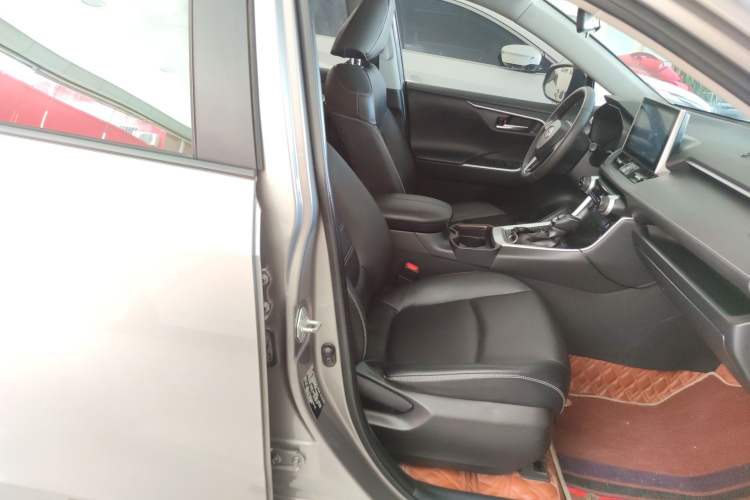 Used Toyota RAV4 2021 2.0L CVT Two-Wheel Drive Fashion PLUS Edition Right Front Seat