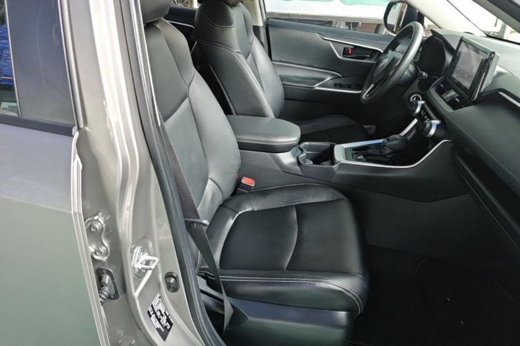 Used Toyota RAV4 2021 2.0L CVT Two-Wheel Drive Urban Edition Right Front Seat