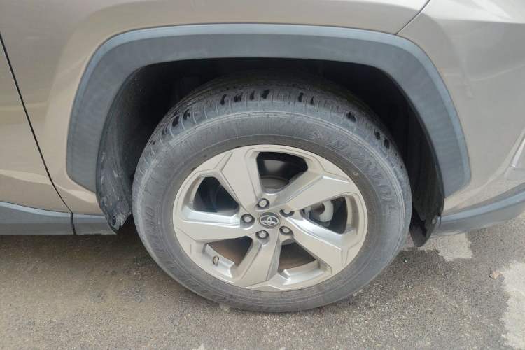 Used Toyota RAV4 2021 2.0L CVT Two-Wheel Drive Fashion PLUS Edition Right Front Wheel Hub