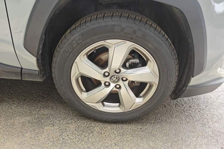 Used Toyota RAV4 2021 2.0L CVT Two-Wheel Drive Fashion Edition Right Front Wheel Hub