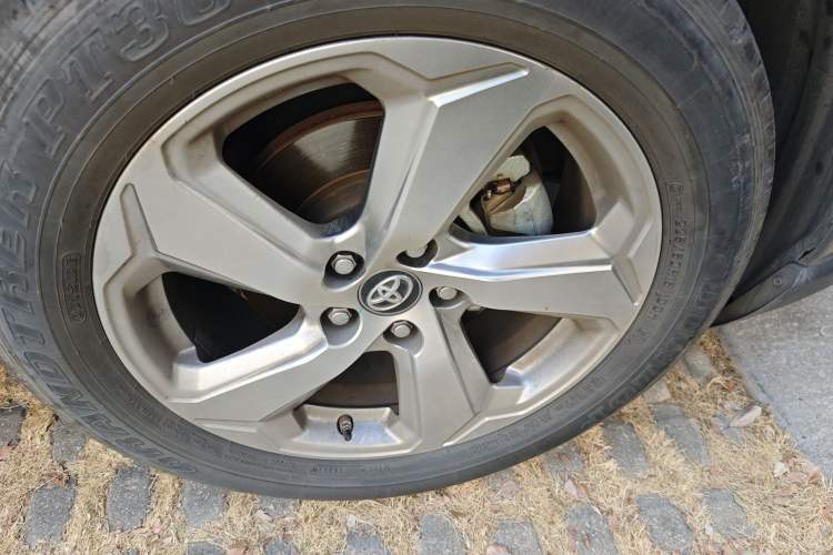 Used Toyota RAV4 2021 2.0L CVT Two-Wheel Drive Fashion Edition Right Front Wheel Hub