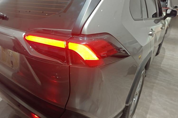 Used Toyota RAV4 2021 2.0L CVT Two-Wheel Drive Fashion Edition Right Rear Taillight