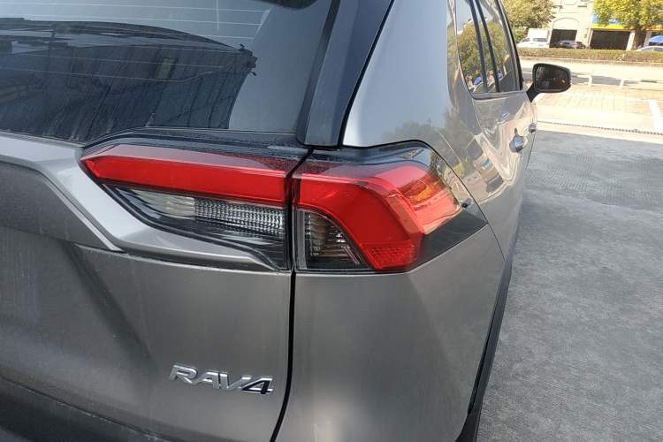 Used Toyota RAV4 2021 2.0L CVT Two-Wheel Drive Fashion Edition Right Rear Taillight