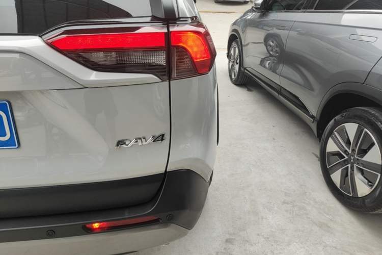 Used Toyota RAV4 2021 2.0L CVT Two-Wheel Drive Fashion Edition Right Rear Taillight