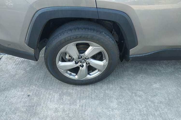 Used Toyota RAV4 2021 2.0L CVT Two-Wheel Drive Fashion Edition Right Rear Wheel Hub