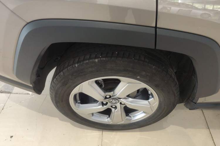 Used Toyota RAV4 2021 2.0L CVT Two-Wheel Drive Fashion Edition Right Rear Wheel Hub