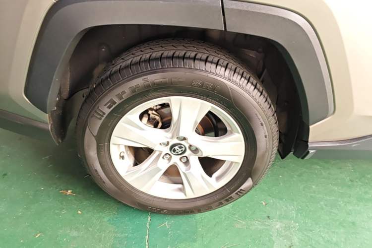 Used Toyota RAV4 2021 2.0L CVT Two-Wheel Drive Urban Edition Right Rear Wheel Hub