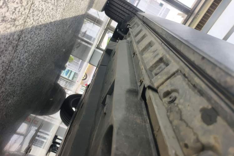 Used Toyota RAV4 2021 2.0L CVT Four-Wheel Drive Premium Edition Right Side Sill