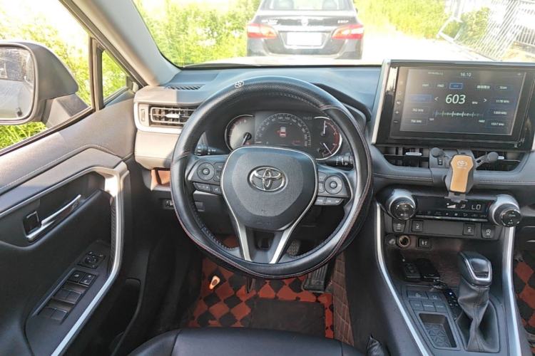 Used Toyota RAV4 2021 2.0L CVT Two-Wheel Drive Prestige Edition Steering Wheel