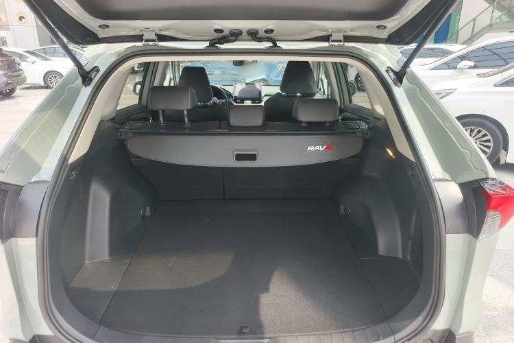 Used Toyota RAV4 2021 2.0L CVT Four-Wheel Drive Premium Edition Trunk