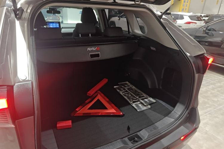 Used Toyota RAV4 2021 2.0L CVT Two-Wheel Drive Fashion Edition Trunk