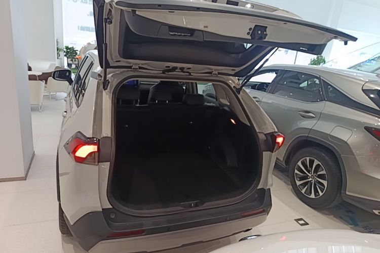 Used Toyota RAV4 2021 2.0L CVT Two-Wheel Drive Fashion PLUS Edition Trunk