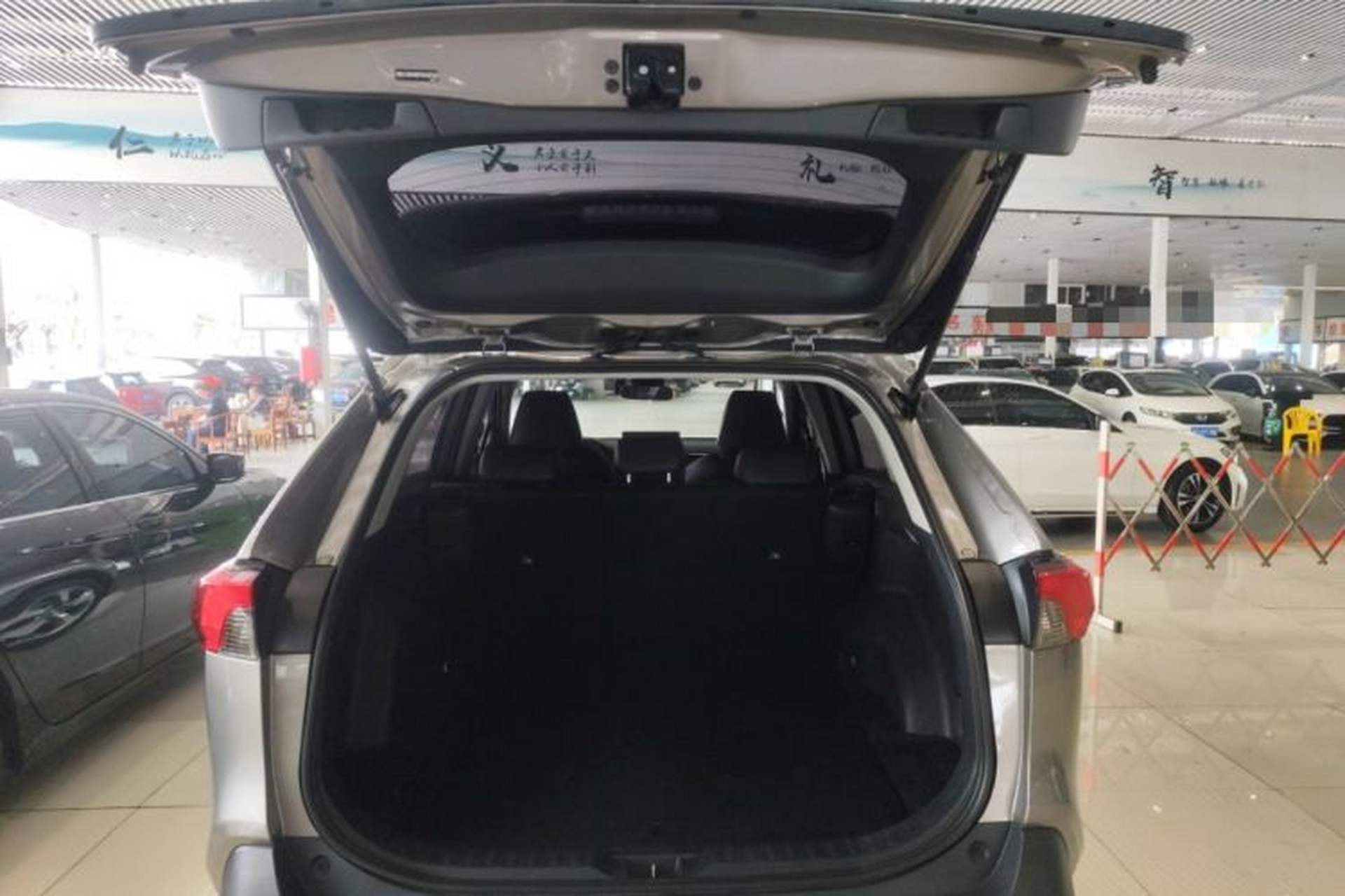 Used Toyota RAV4 2021 2.0L CVT Two-Wheel Drive Fashion Edition Trunk