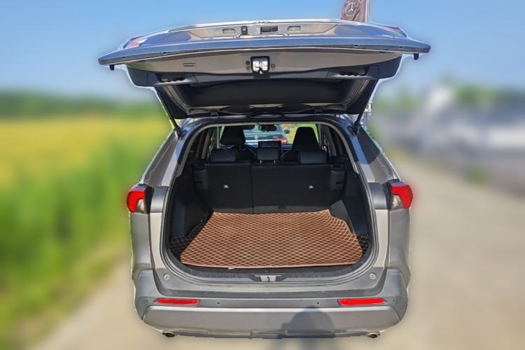 Used Toyota RAV4 2021 2.0L CVT Two-Wheel Drive Prestige Edition Trunk